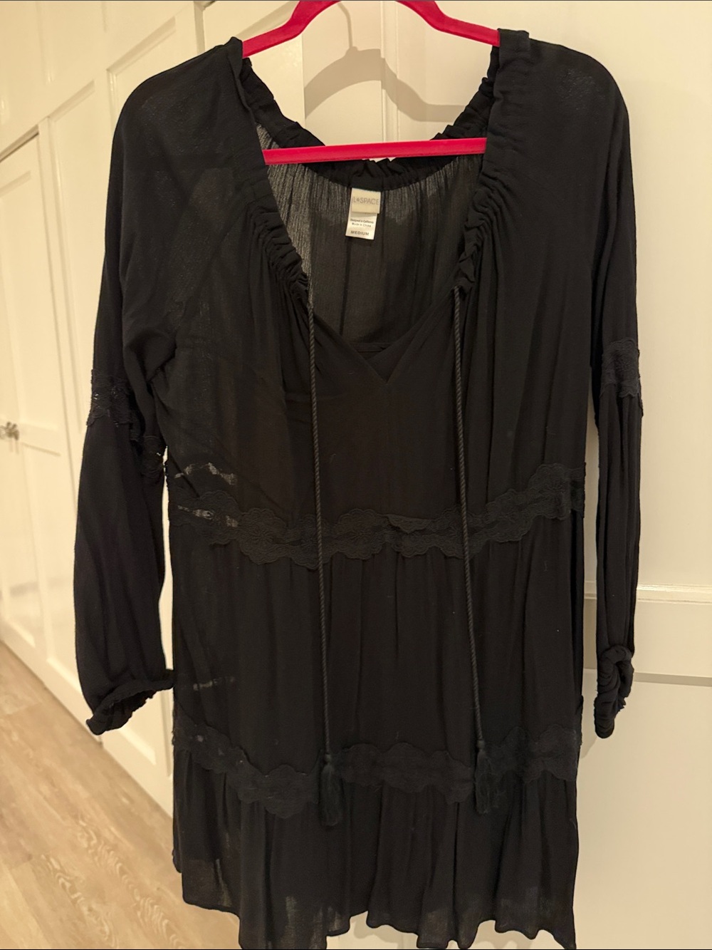 L Space Black Women's Long-Sleeve Tiered V-Neck Dress M
